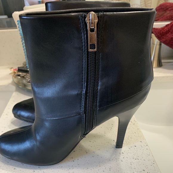 Marc Fisher shoes - Picture 3 of 7